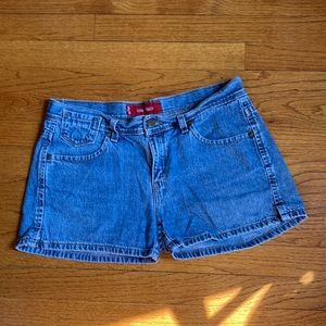 Levi’s Low Slouch blue jean shorts. Size 3.